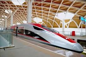 Whoosh Kereta Cepat Jakarta–Bandung Capai 10 Juta Penumpang: Statistik & Manfaat 2025