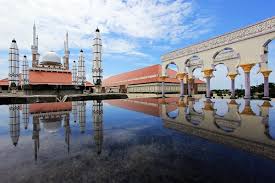 Tren Wisata Religi 2025 di Indonesia: Perjalanan Spiritual dan Identitas Budaya